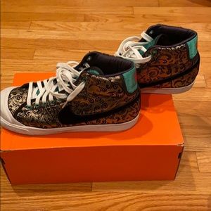 Nike Women’s All Court Premium Mid Dunks size 9.5